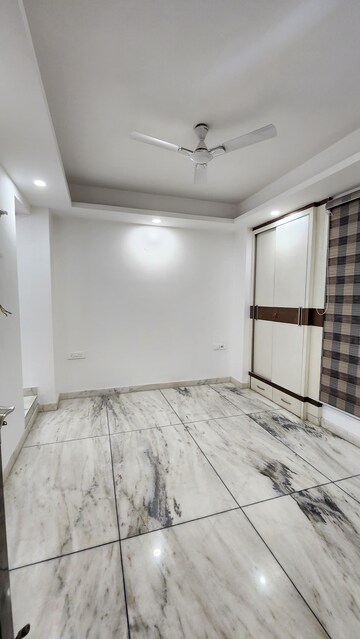 Room in 3 BHK Builder Floor at Patel Nagar – for Rent