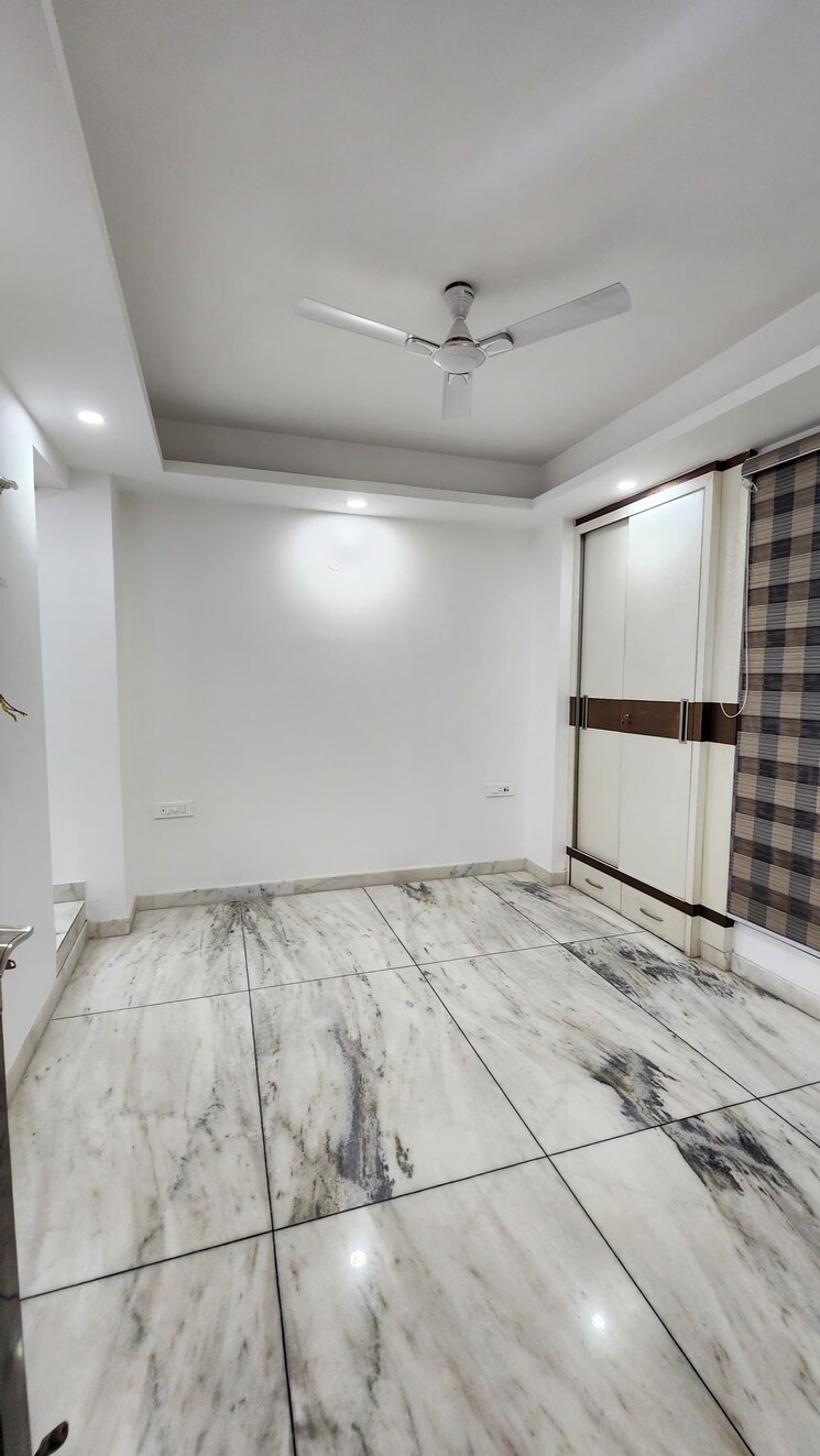 Room, patel nagar 3 Bedroom 2500 Sq.Ft. Builder Floor In Patel Nagar Delhi 8989111