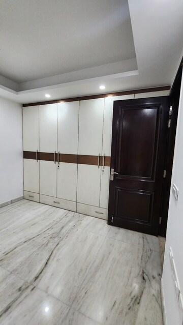 Room in 3 BHK Builder Floor at Patel Nagar – for Rent