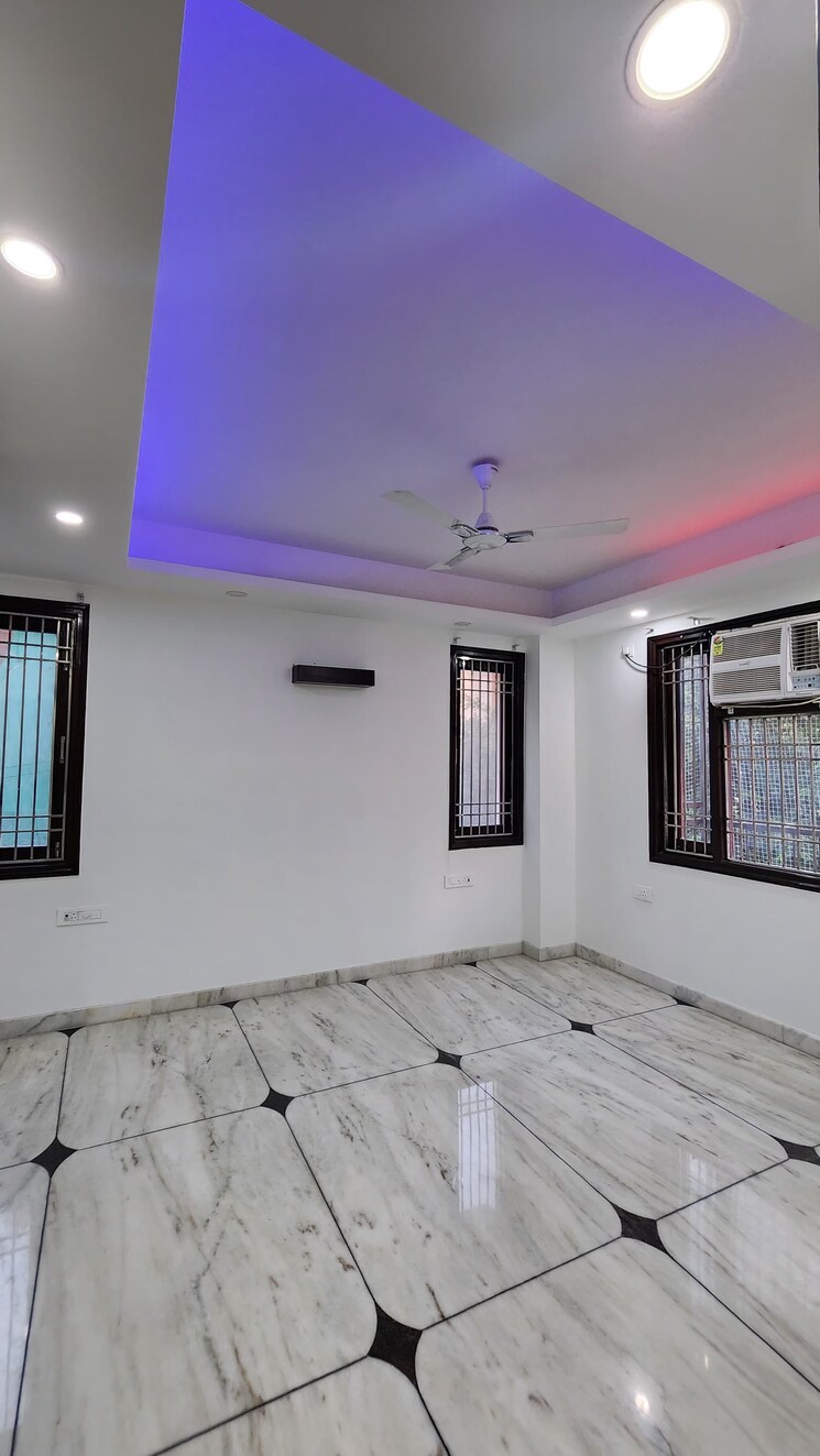 Room, patel nagar 3 Bedroom 2500 Sq.Ft. Builder Floor In Patel Nagar Delhi 8989111