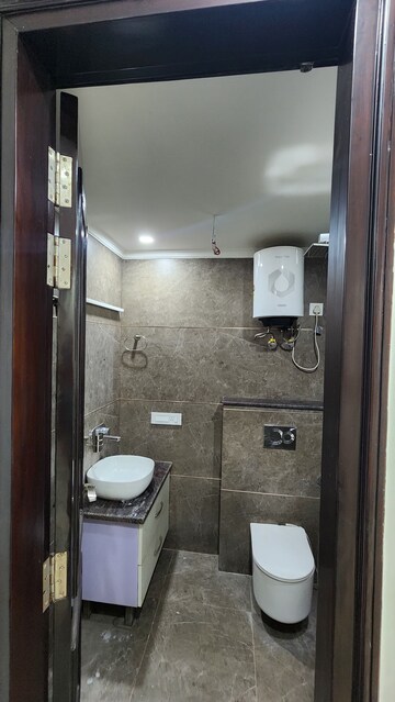Bathroom in 3 BHK Builder Floor at Patel Nagar – for Rent