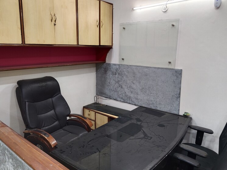 Team Area, netaji subhash place Commercial Office Space 548 Sq.Ft. In Netaji Subhash Place Delhi 8989174