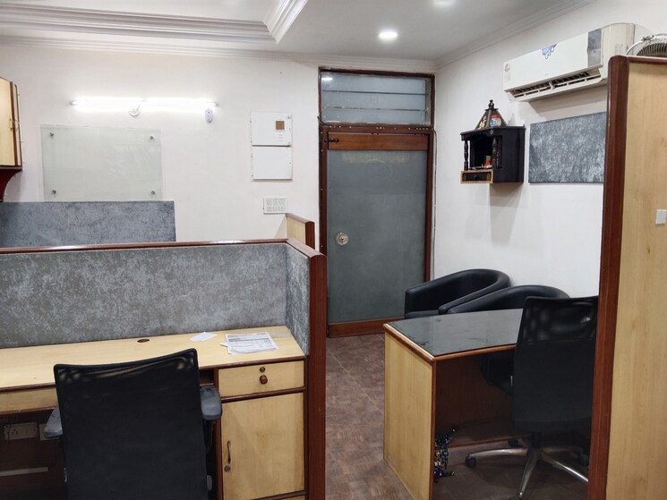 Team Area, netaji subhash place Commercial Office Space 548 Sq.Ft. In Netaji Subhash Place Delhi 8989174