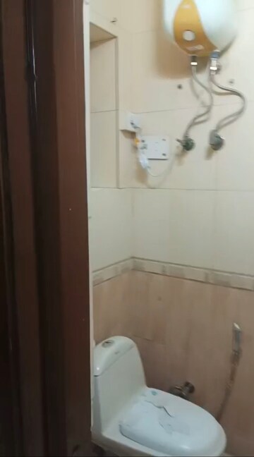 Bathroom in 2 BHK Apartment at Mayur Vihar Phase 1 Extension – for Rent