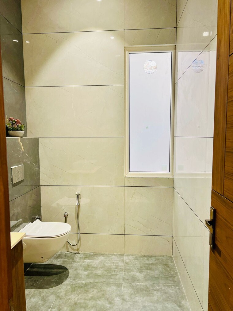 Bathroom, sushma-grande-nxt 3 Bedroom 1650 Sq.Ft. Apartment In Lohgarh Zirakpur 8989200