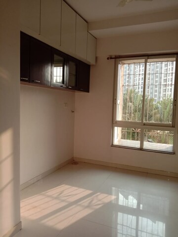 Room in 1 BHK Apartment at Puranik Rumah Bali, Ghodbunder Road – for Rent