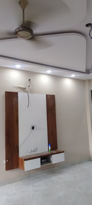 Room in 2 BHK Builder Floor at Ashok Nagar – for Rent