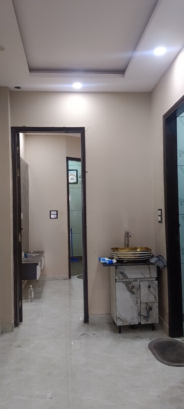 Furnished Amenities in 2 BHK Builder Floor at Ashok Nagar – for Rent