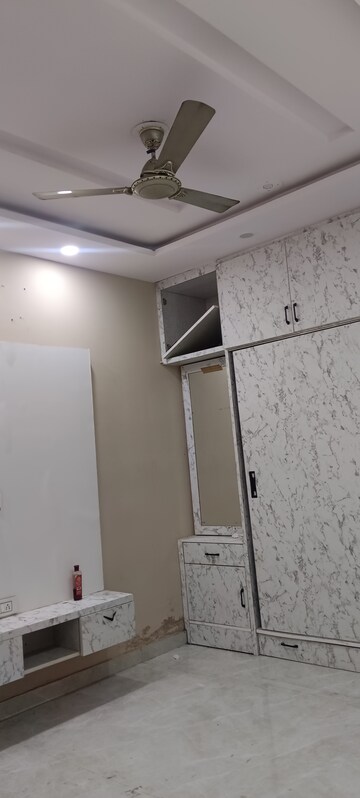 Furnished Amenities in 2 BHK Builder Floor at Ashok Nagar – for Rent