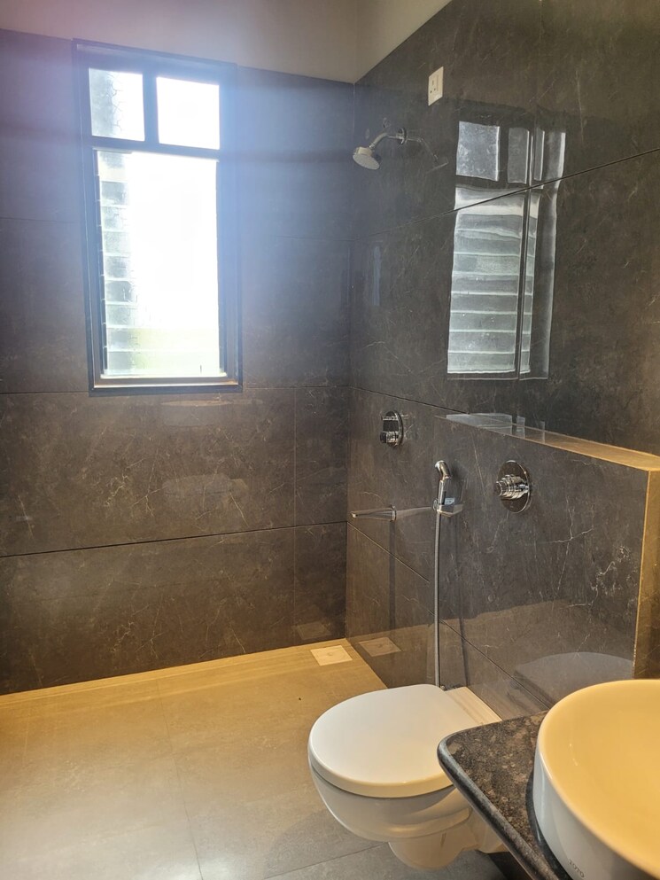 Bathroom, sankla-east-world 3 Bedroom 988 Sq.Ft. Apartment In Shewalwadi Pune 8989271