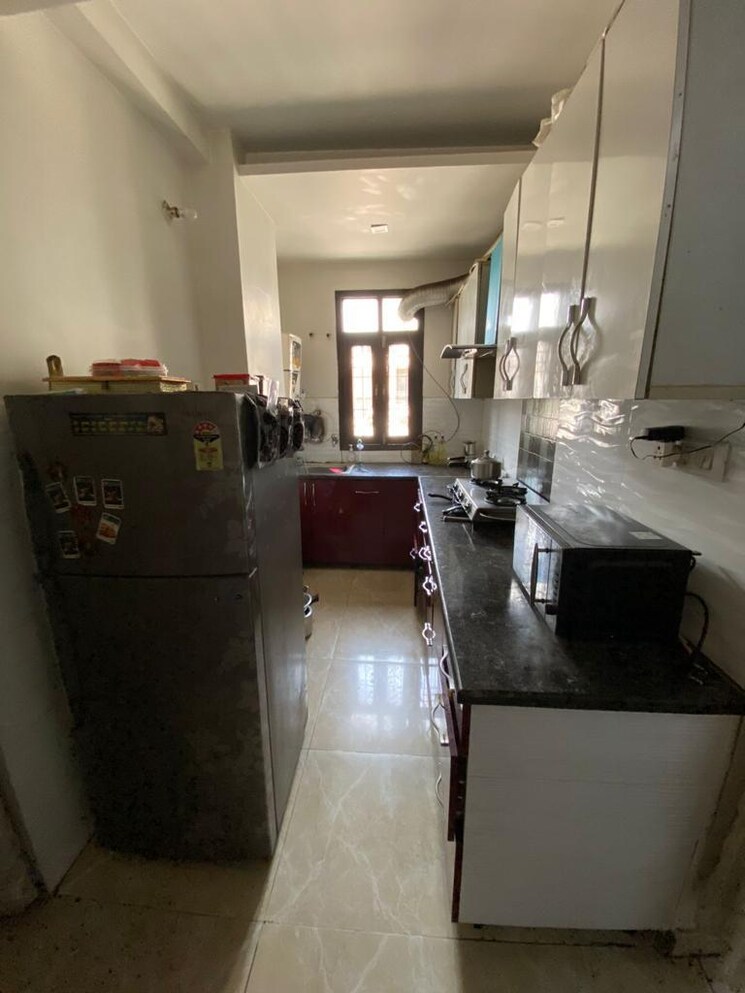Kitchen, mayur vihar phase 1 3 Bedroom 900 Sq.Ft. Builder Floor In Mayur Vihar Phase 1 Delhi 8989297