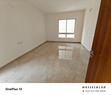 Room in 3 BHK Apartment at Hi Tech City – for Sale