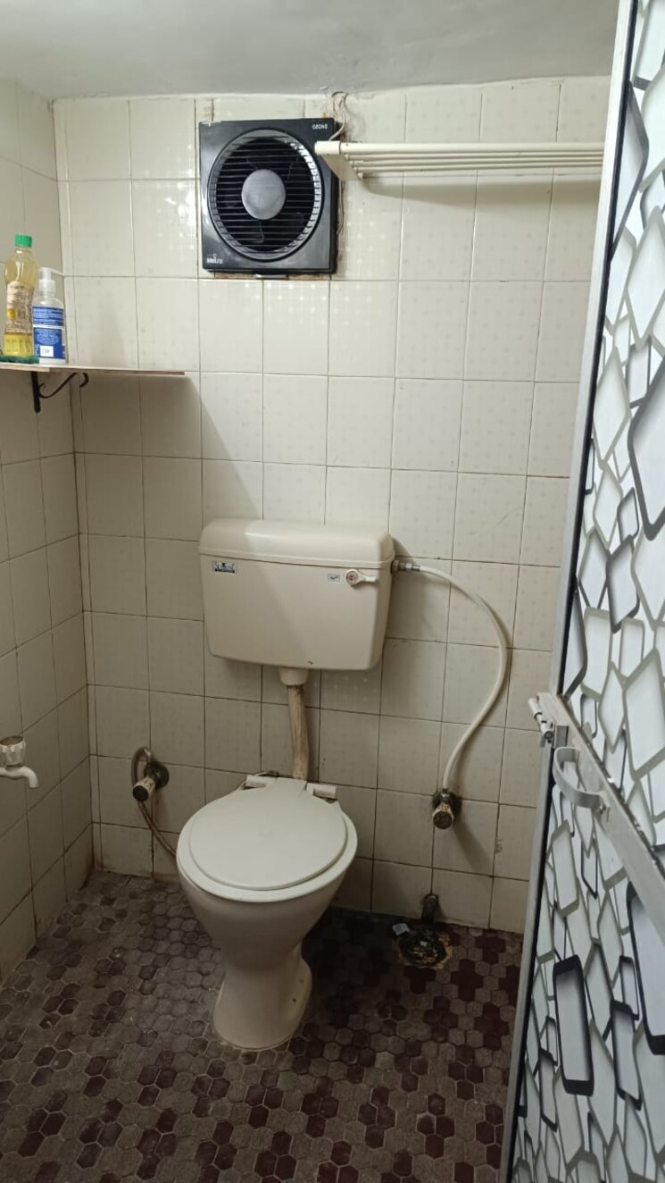 Bathroom, sher-e-punjab 1 Bedroom 400 Sq.Ft. Apartment In Andheri East Mumbai 8989289