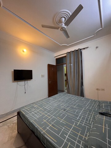 Bedroom in 1 BHK Builder Floor at Dlf Phase iv – for Rent