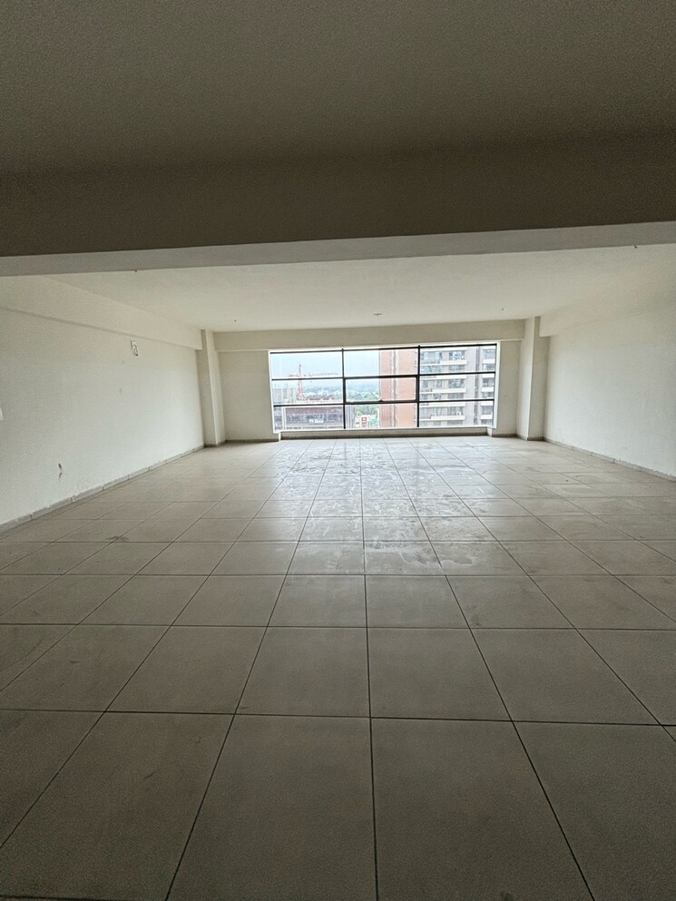 Room, science city Commercial Office Space 2400 Sq.Ft. In Science City Ahmedabad 8989338