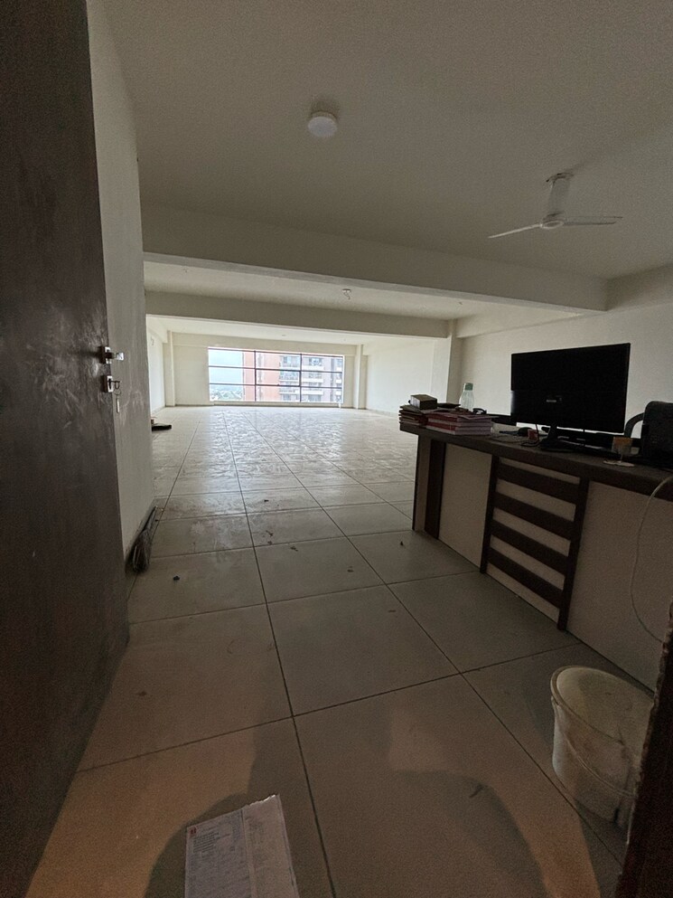 Kitchen, science city Commercial Office Space 2400 Sq.Ft. In Science City Ahmedabad 8989338