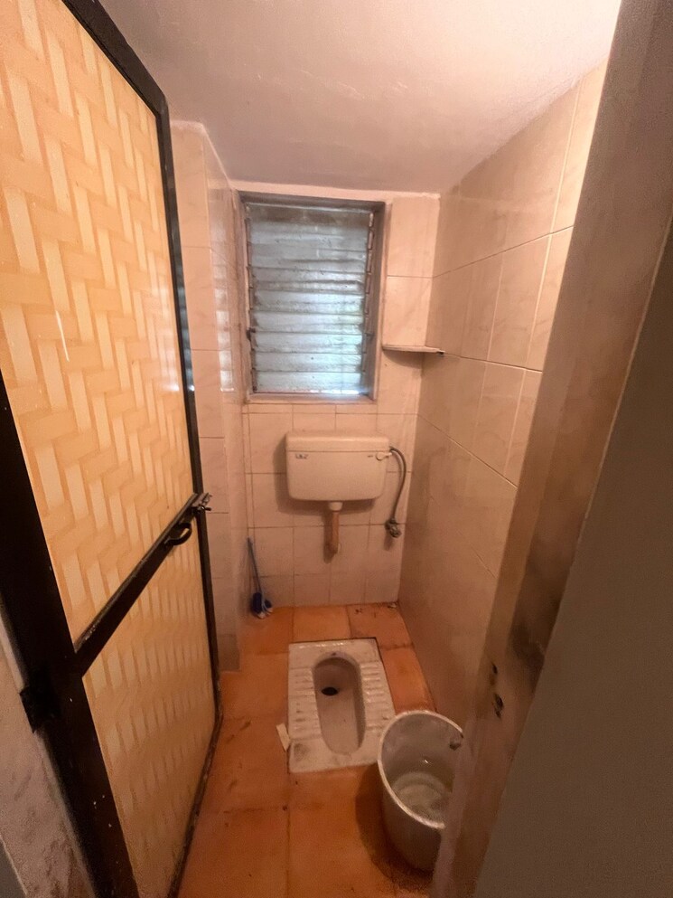 Bathroom, santacruz east 1 Bedroom 560 Sq.Ft. Builder Floor In Santacruz East Mumbai 8989295