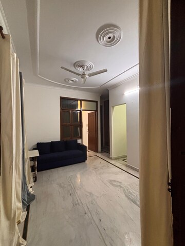 Room in 1 BHK Builder Floor at Dlf Phase iv – for Rent