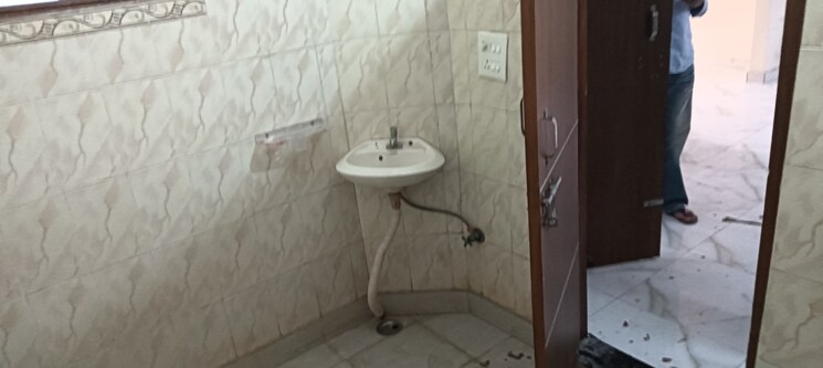Attached Bathroom, sector 21d 2 Bedroom 1400 Sq.Ft. Builder Floor In Sector 21d Faridabad 8989370