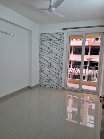 Room in 3.5 BHK Apartment at Pacific Hills, Kishanpur – for Rent