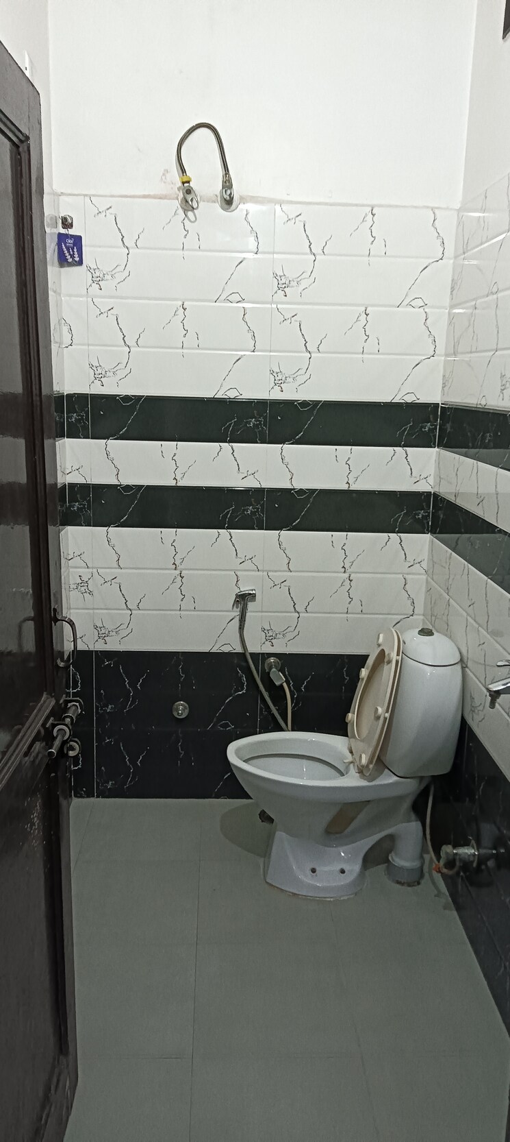 Bathroom, sector 21d 2 Bedroom 1300 Sq.Ft. Villa In Sector 21d Faridabad 8989453