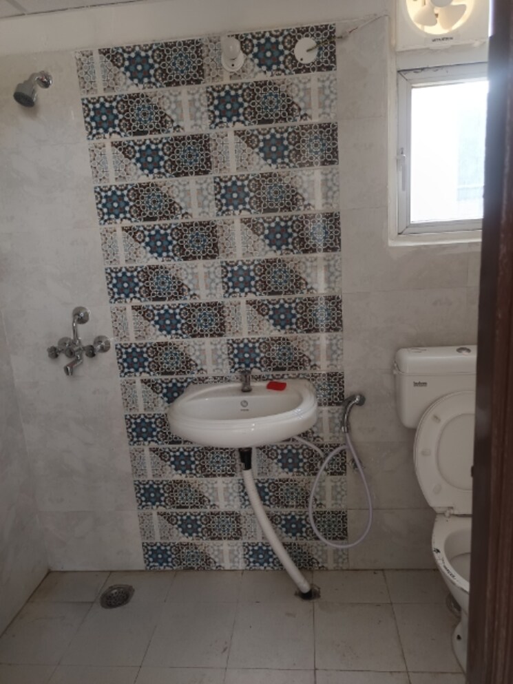 Bathroom, signature-global-proxima 2 Bedroom 674 Sq.Ft. Apartment In Sector 89 Gurgaon 8989459