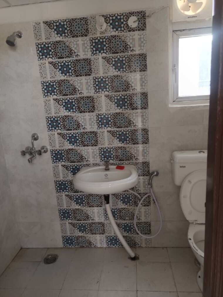 Bathroom, signature-global-proxima 2 Bedroom 586 Sq.Ft. Apartment In Sector 89 Gurgaon 8989459