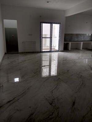 Room in 3.5 BHK Apartment at Manikonda – for Sale