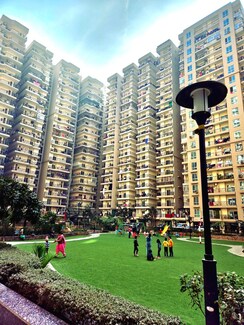 4 BHK + Servant Room Apartment For Sale in Windsor Paradise 2