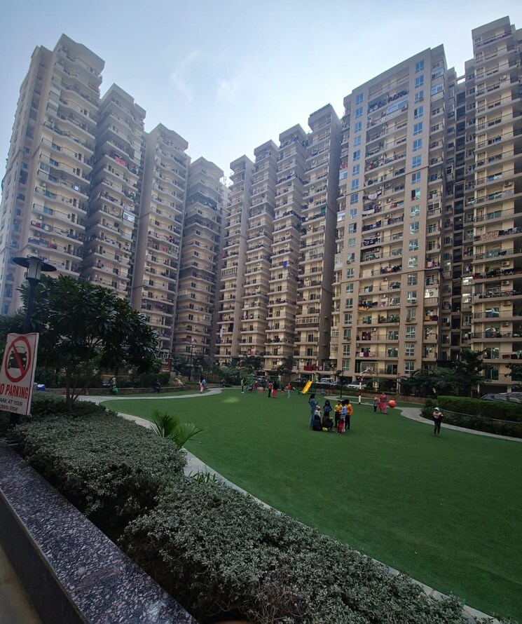 Garden, windsor-paradise-2 Commercial Shop 263 Sq.Ft. In Raj Nagar Extension Ghaziabad 8989626