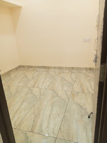 Room in 1 BHK Apartment at Barfani – for Rent