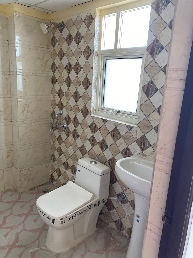 Bathroom, mehak-jeevan 3 Bedroom 1250 Sq.Ft. Apartment In Raj Nagar Extension Ghaziabad 8989793