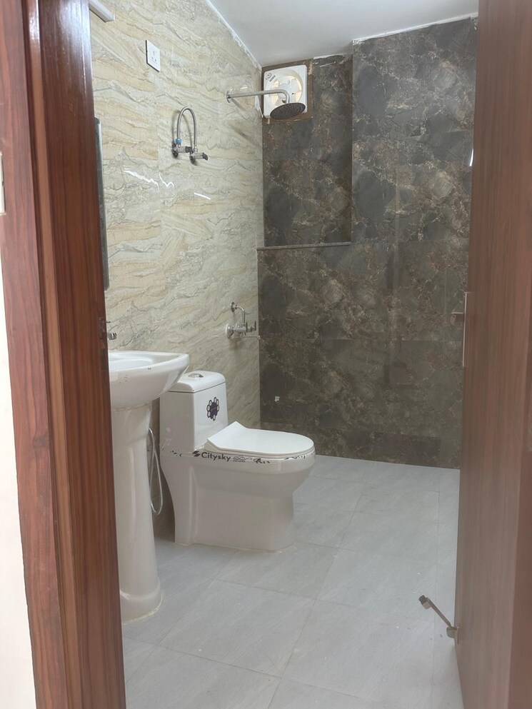 Bathroom, alpha 1 greater noida 1 RK 450 Sq.Yd. Builder Floor In Alpha 1 Greater Noida Greater Noida 8989900