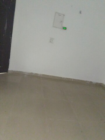 Room in 4 BHK Apartment at Futec Gateway, Sector 75 – for Sale
