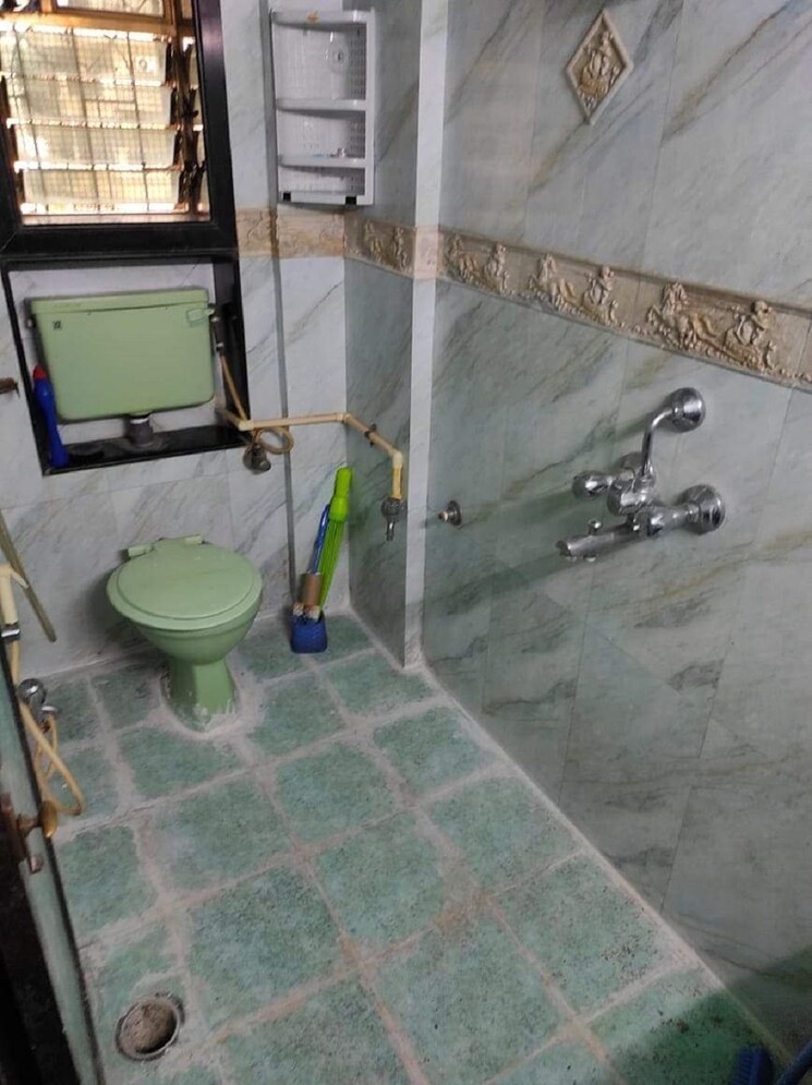 Bathroom, bandra west 1 RK 250 Sq.Ft. Apartment In Bandra West Mumbai 8989893