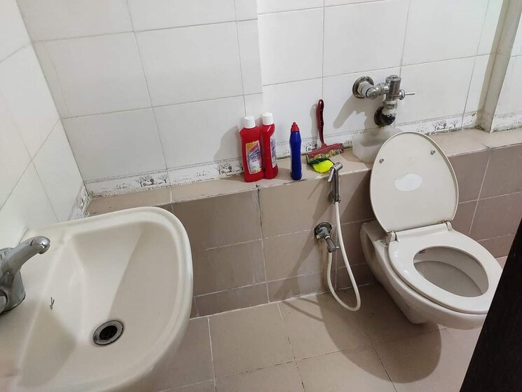 Bathroom, vikhroli west Pg For Girls In Vikhroli West 8989888