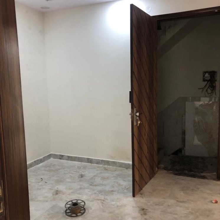 Room, shastri nagar 2.5 Bedroom 550 Sq.Ft. Builder Floor In Shastri Nagar Delhi 8989908