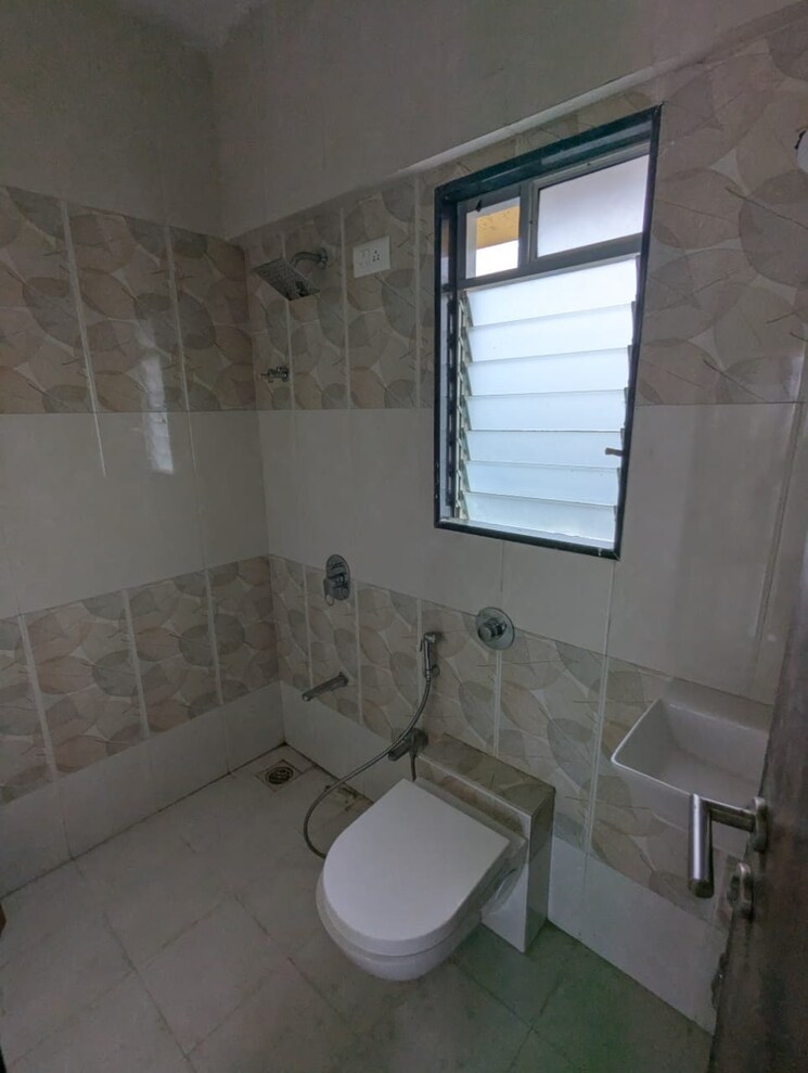 Bathroom, bhaskar colony 2 Bedroom 764 Sq.Ft. Apartment In Bhaskar Colony Thane 8989913