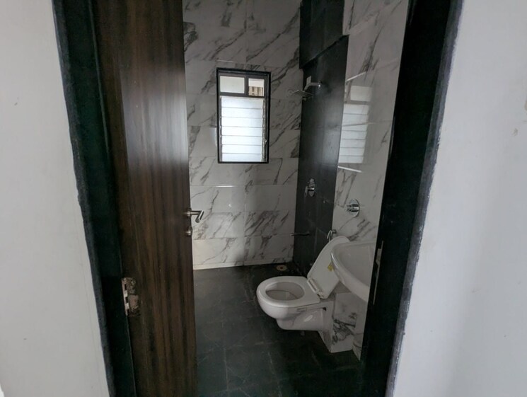 Bathroom, bhaskar colony 2 Bedroom 764 Sq.Ft. Apartment In Bhaskar Colony Thane 8989913