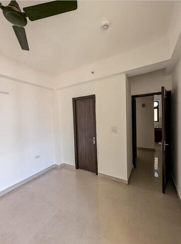 Room in 3 BHK Apartment at Surya Aastha Greens, Sector 4 Greater Noida – for Rent