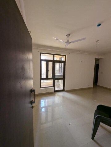 Room in 3 BHK Apartment at Surya Aastha Greens, Sector 4 Greater Noida – for Rent