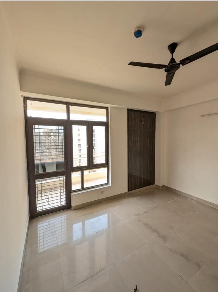 Room, surya-aastha-greens 3 Bedroom 1400 Sq.Ft. Apartment In Sector 4 Greater Noida Greater Noida 8989967