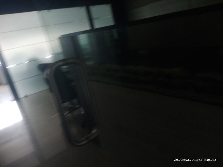  Parking, alkapuri Commercial Office Space 1140 Sq.Ft. In Alkapuri Vadodara 8990047