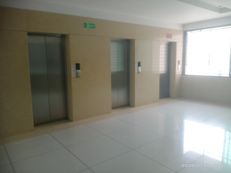 Room, alkapuri Commercial Office Space 1140 Sq.Ft. In Alkapuri Vadodara 8990047