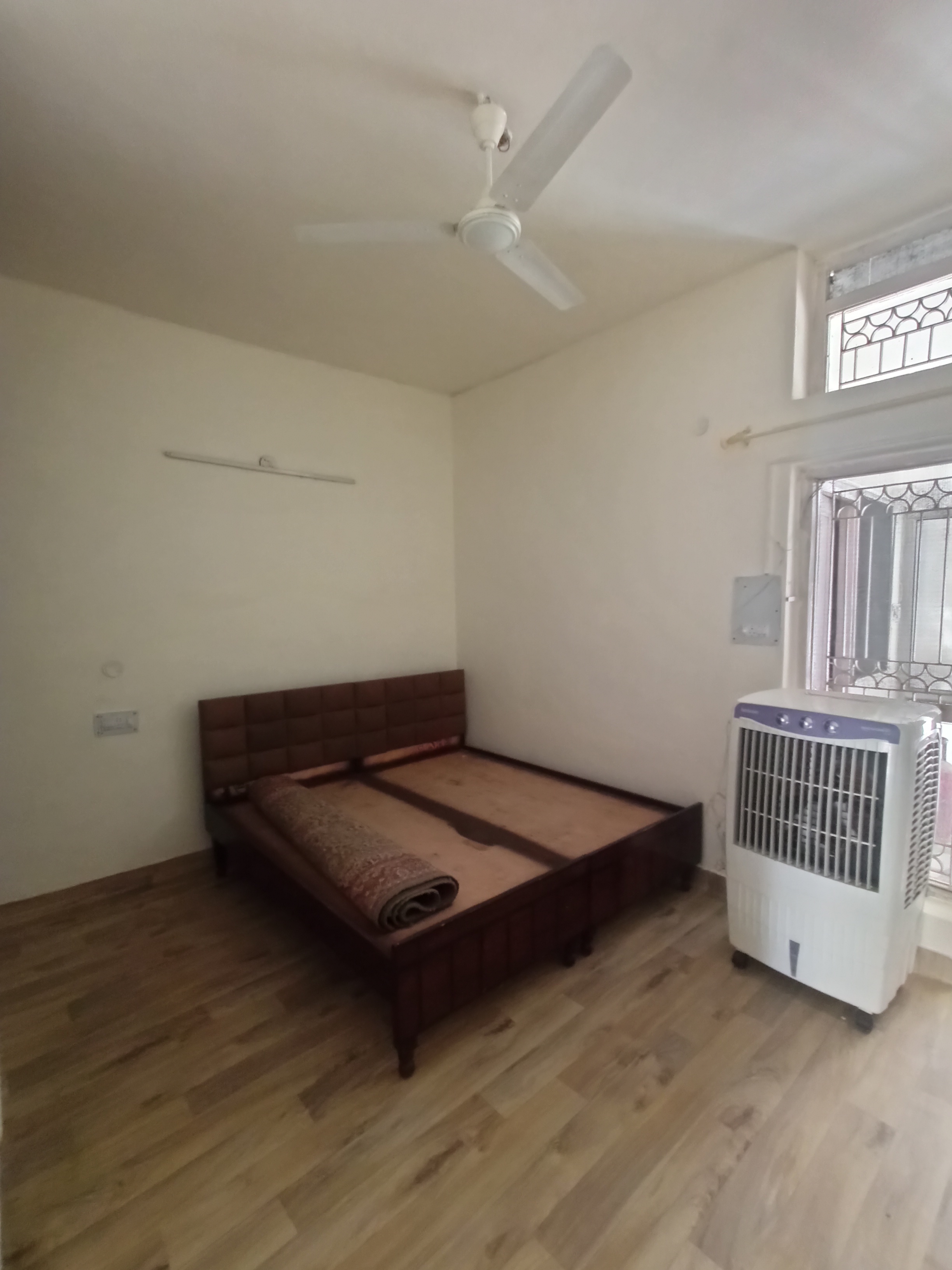 1 BHK Independent House For Rent in Sector 8