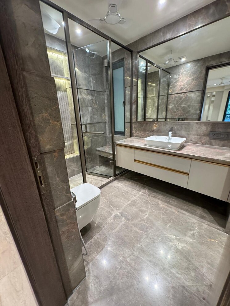 Attached Bathroom, dlf phase i 4 Bedroom 4500 Sq.Ft. Builder Floor In Dlf Phase I Gurgaon 8990145