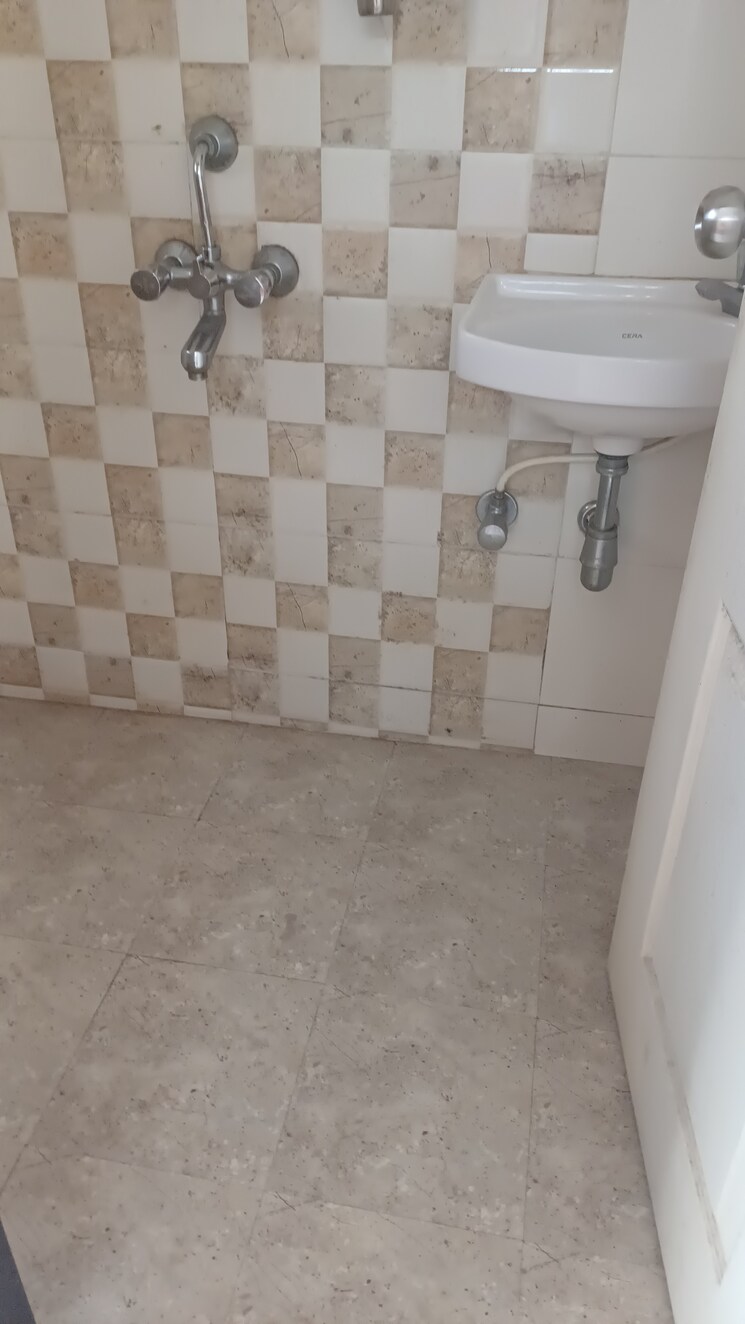 Bathroom, yash-shruti-apartments 2 Bedroom 1261 Sq.Ft. Apartment In Ghansoli Navi Mumbai 8990174