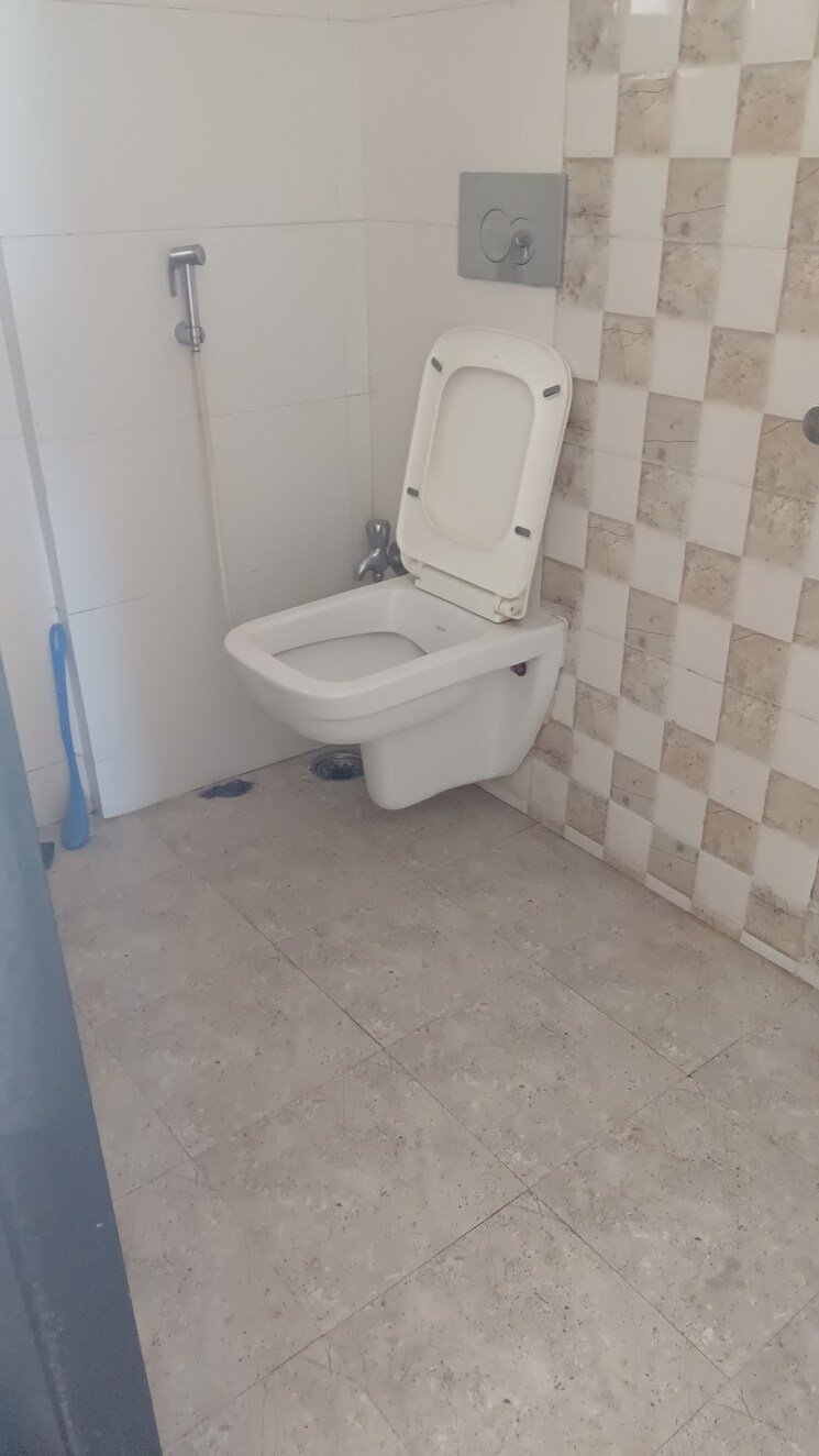 Bathroom, yash-shruti-apartments 2 Bedroom 1261 Sq.Ft. Apartment In Ghansoli Navi Mumbai 8990174