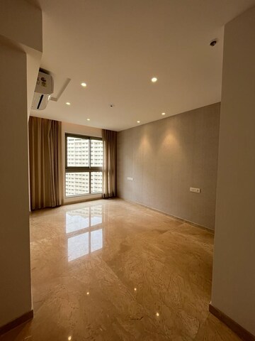Room in 4 BHK Apartment at Kanakia Silicon Valley, Powai – for Rent