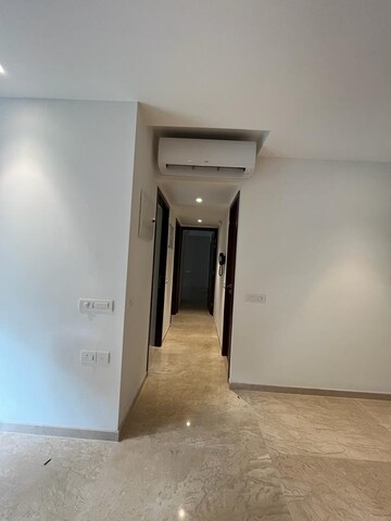 Room in 4 BHK Apartment at Kanakia Silicon Valley, Powai – for Rent